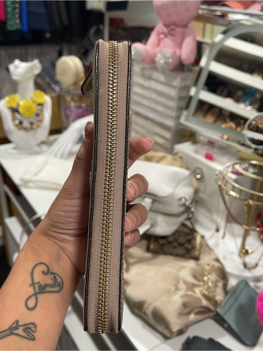 Coach Metallic Gold Pebbled Zip Around Wallet - Picture 3 of 4